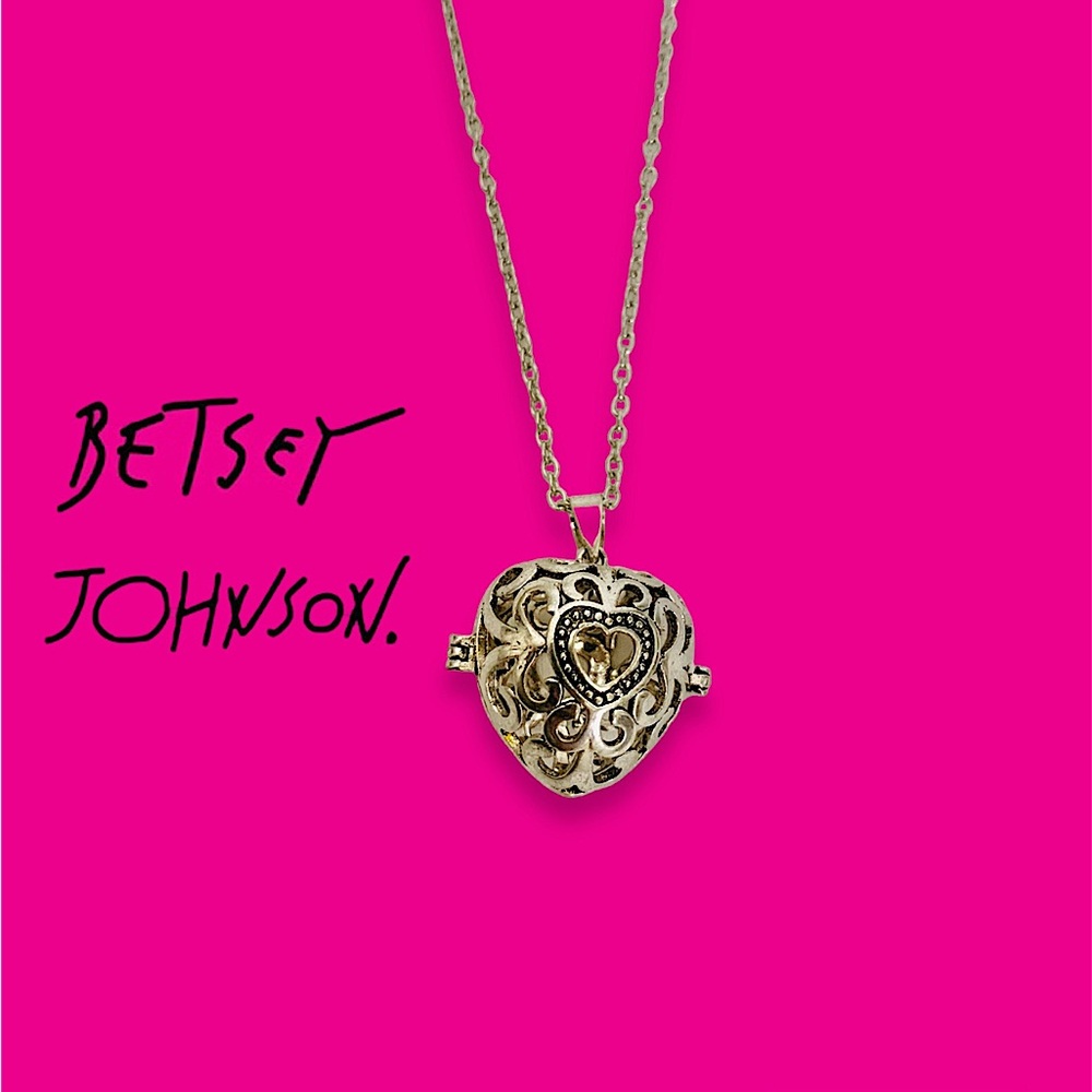BETSEY JOHNSON HEART LOCKET NECKLACE